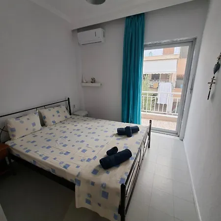 Beachfront 10m From The Paralia Dionysiou